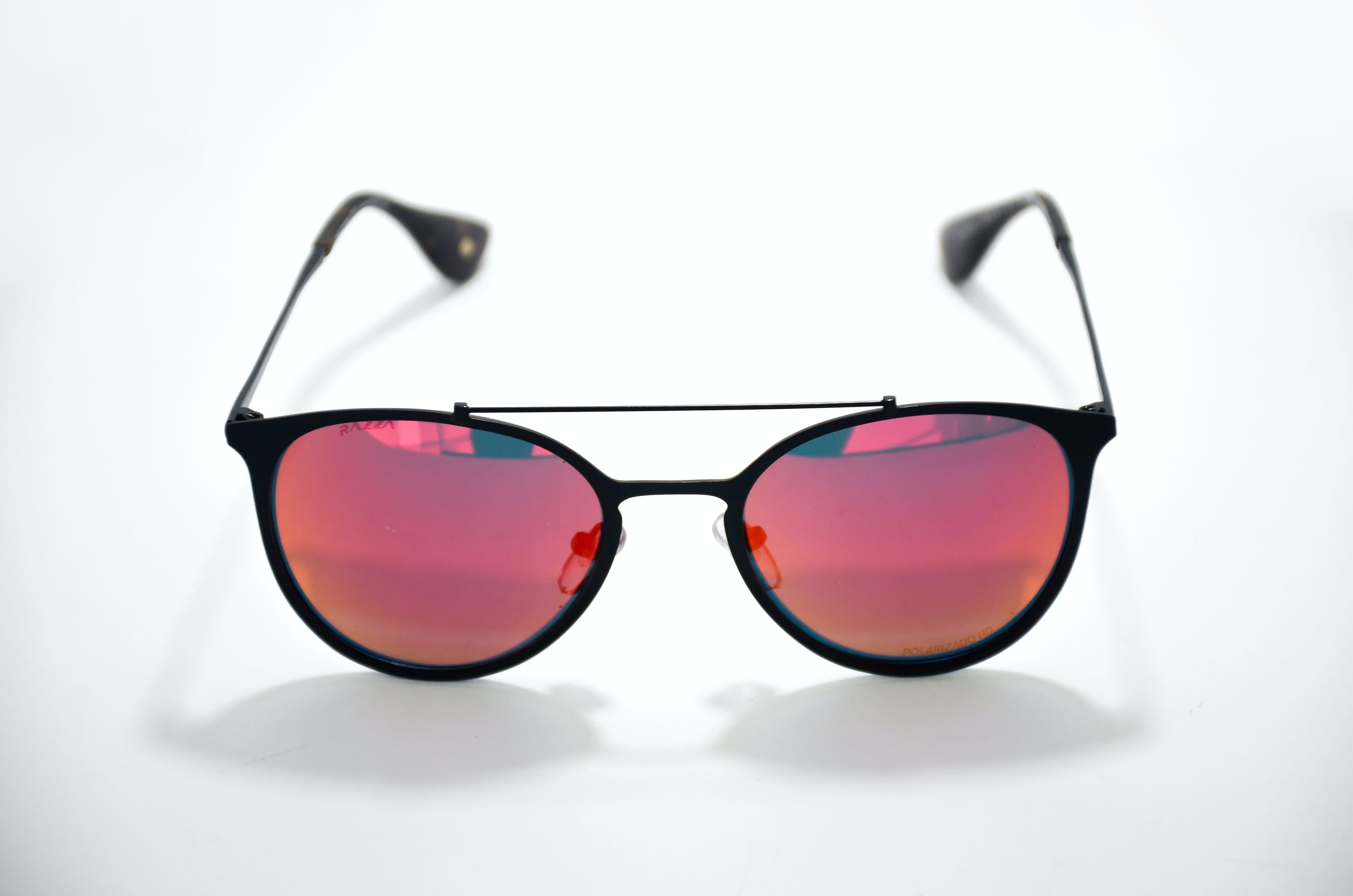 Black frame red lens